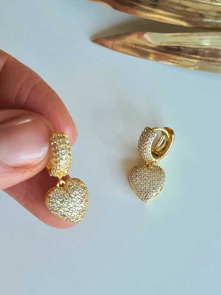 BOUCLES D'OREILLE COEURS ENCHANTES SUR FONDS BLANC BIJOUX ACIER INOXYDABLE MAROC BIJOUX MAROC