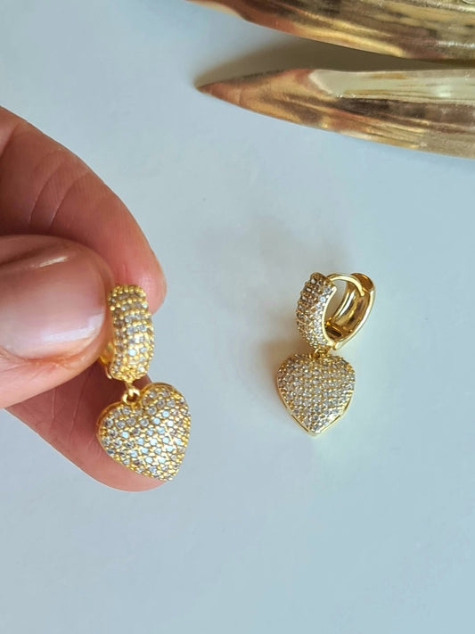 BOUCLES D'OREILLE COEURS ENCHANTES SUR FONDS BLANC BIJOUX ACIER INOXYDABLE MAROC BIJOUX MAROC